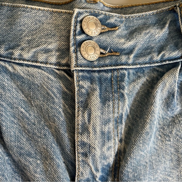 Light wash mom shorts - Picture 3 of 6